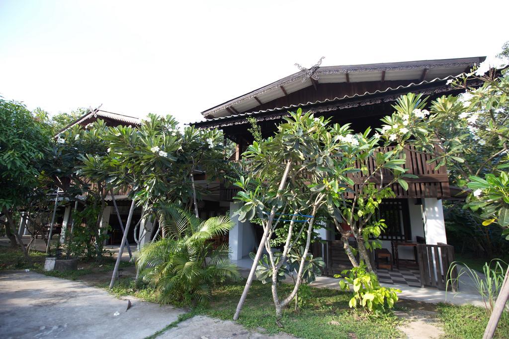Hora Home Lampang Buitenkant foto