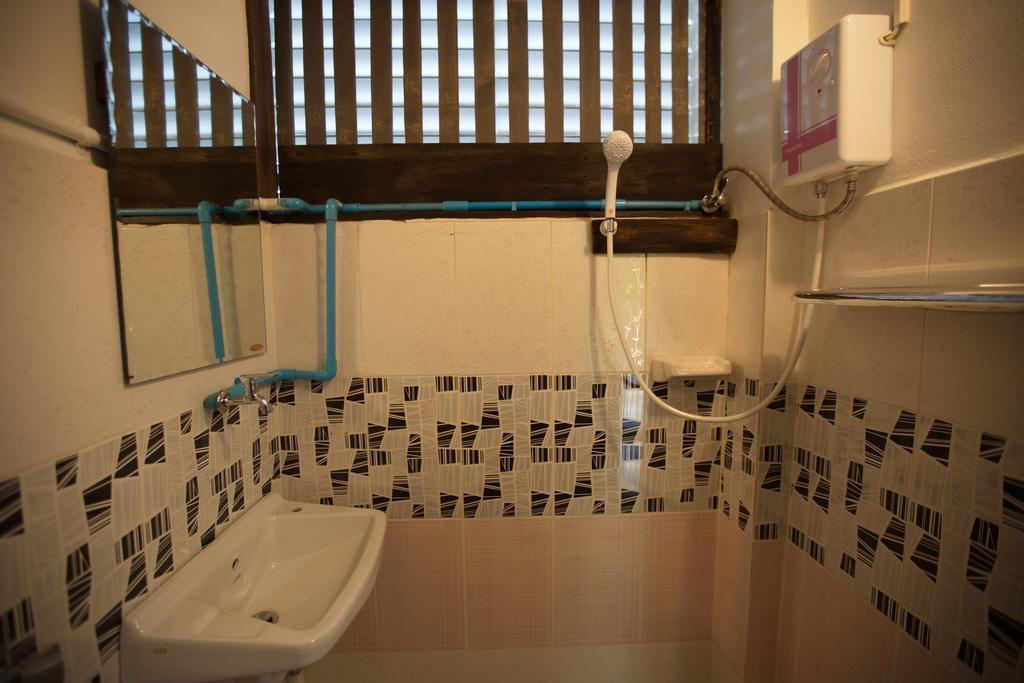 Hora Home Lampang Buitenkant foto