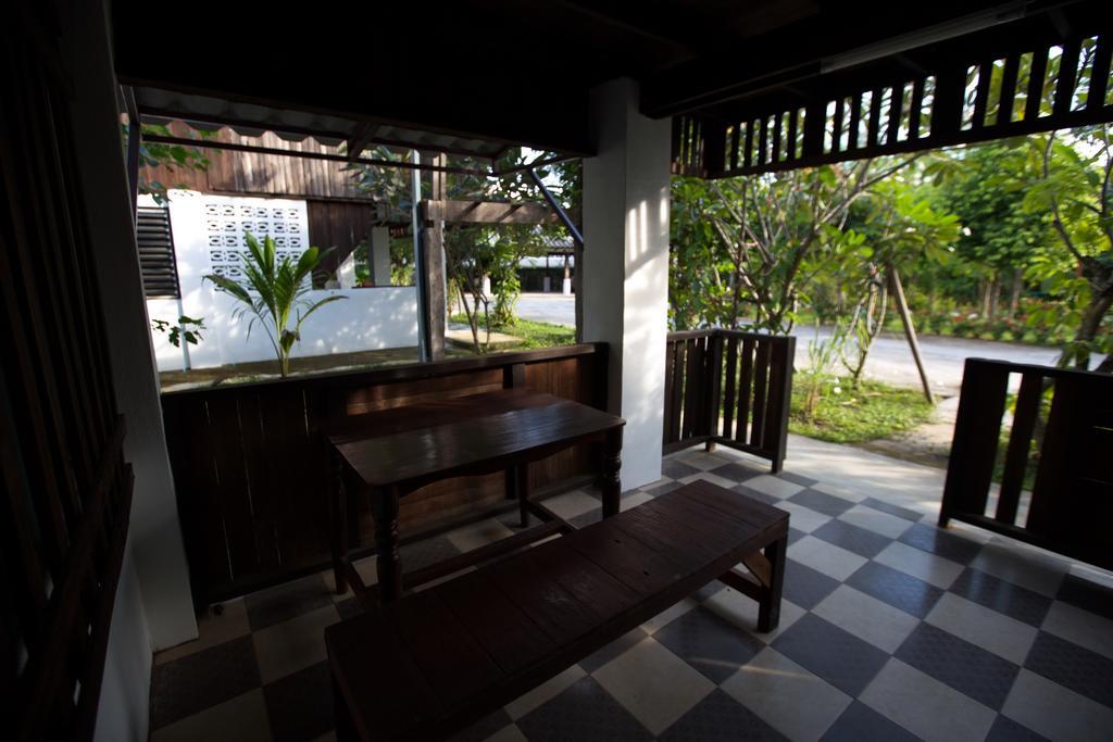 Hora Home Lampang Buitenkant foto