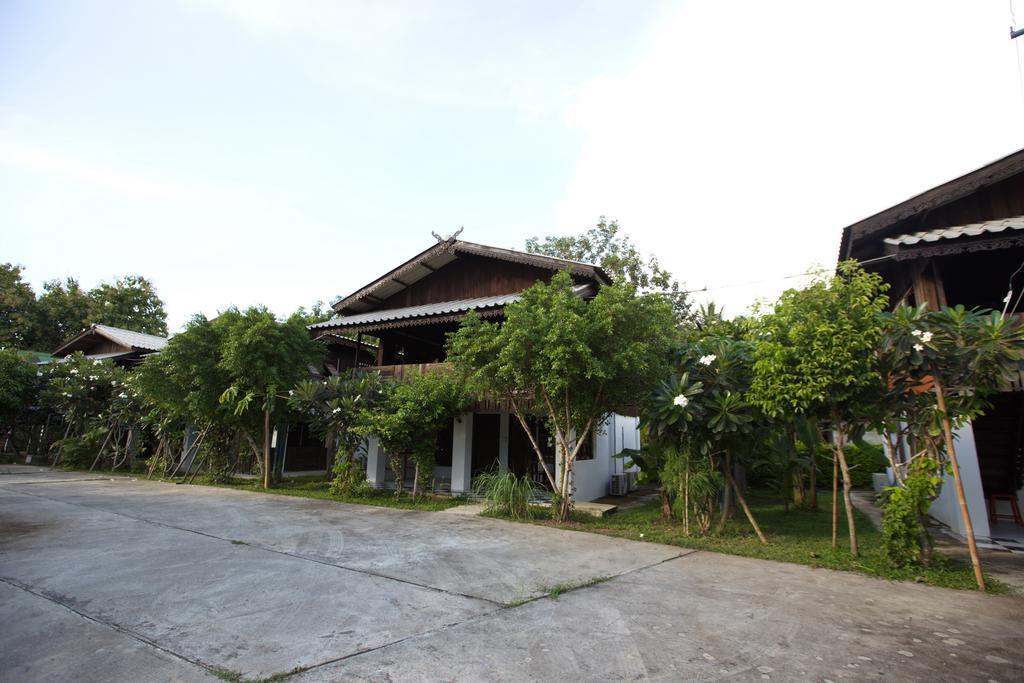 Hora Home Lampang Buitenkant foto