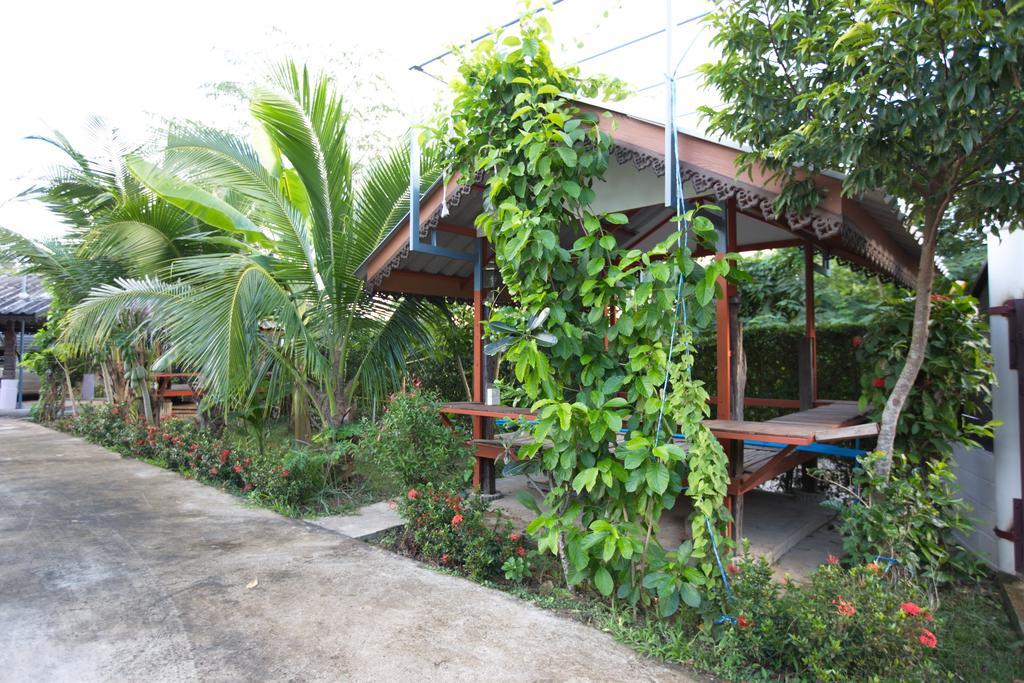 Hora Home Lampang Buitenkant foto