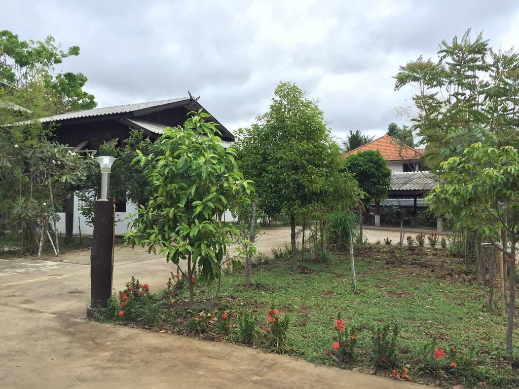 Hora Home Lampang Buitenkant foto