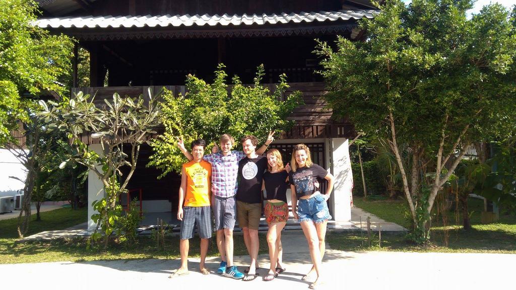 Hora Home Lampang Buitenkant foto
